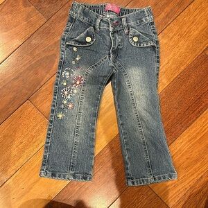 Girls 2т jeans with with cute design